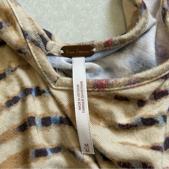 Free People women's V-neck tank top with a geometric pattern - Picture 3 of 9